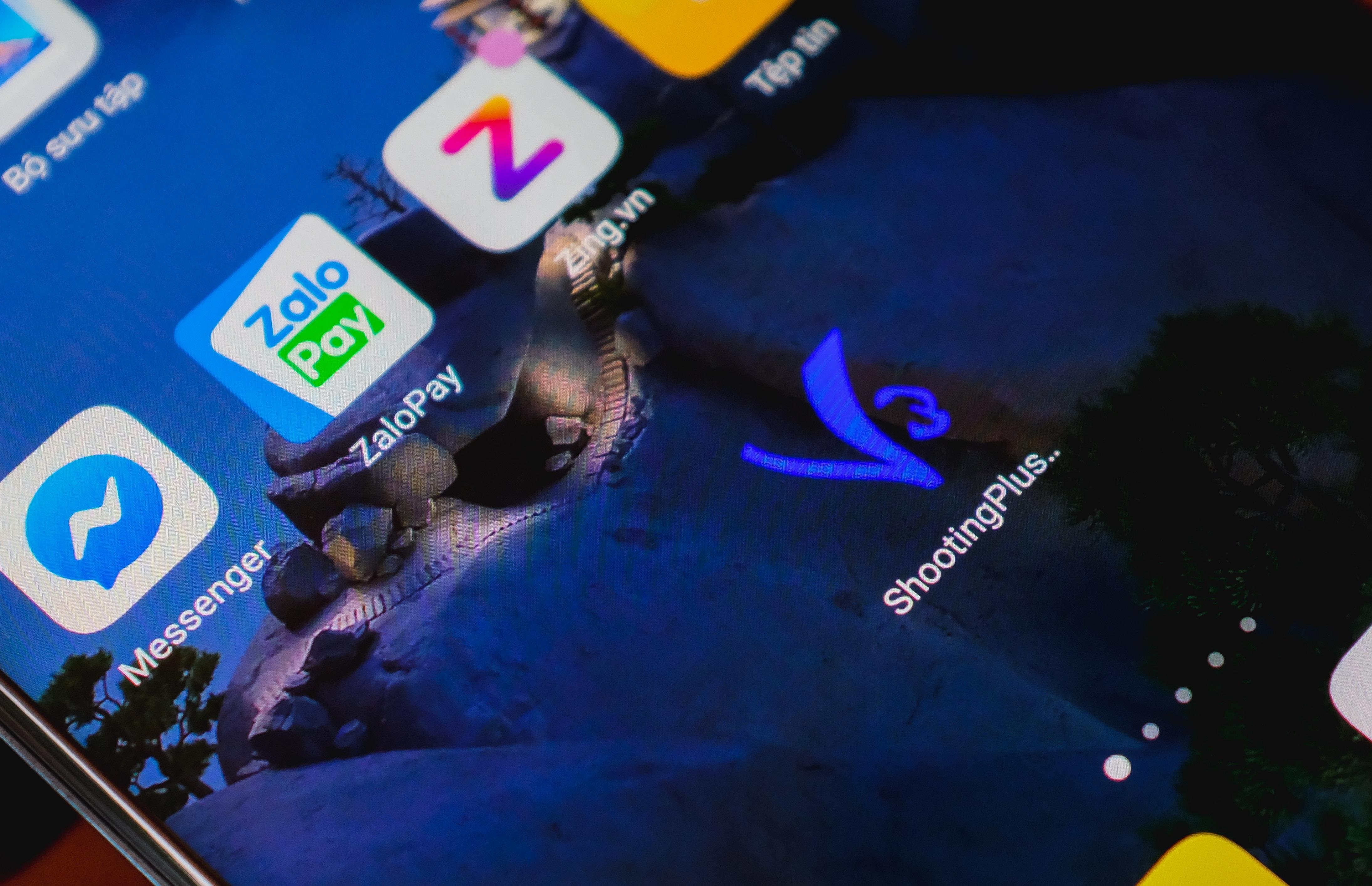 tay cam choi game di dong anh 3