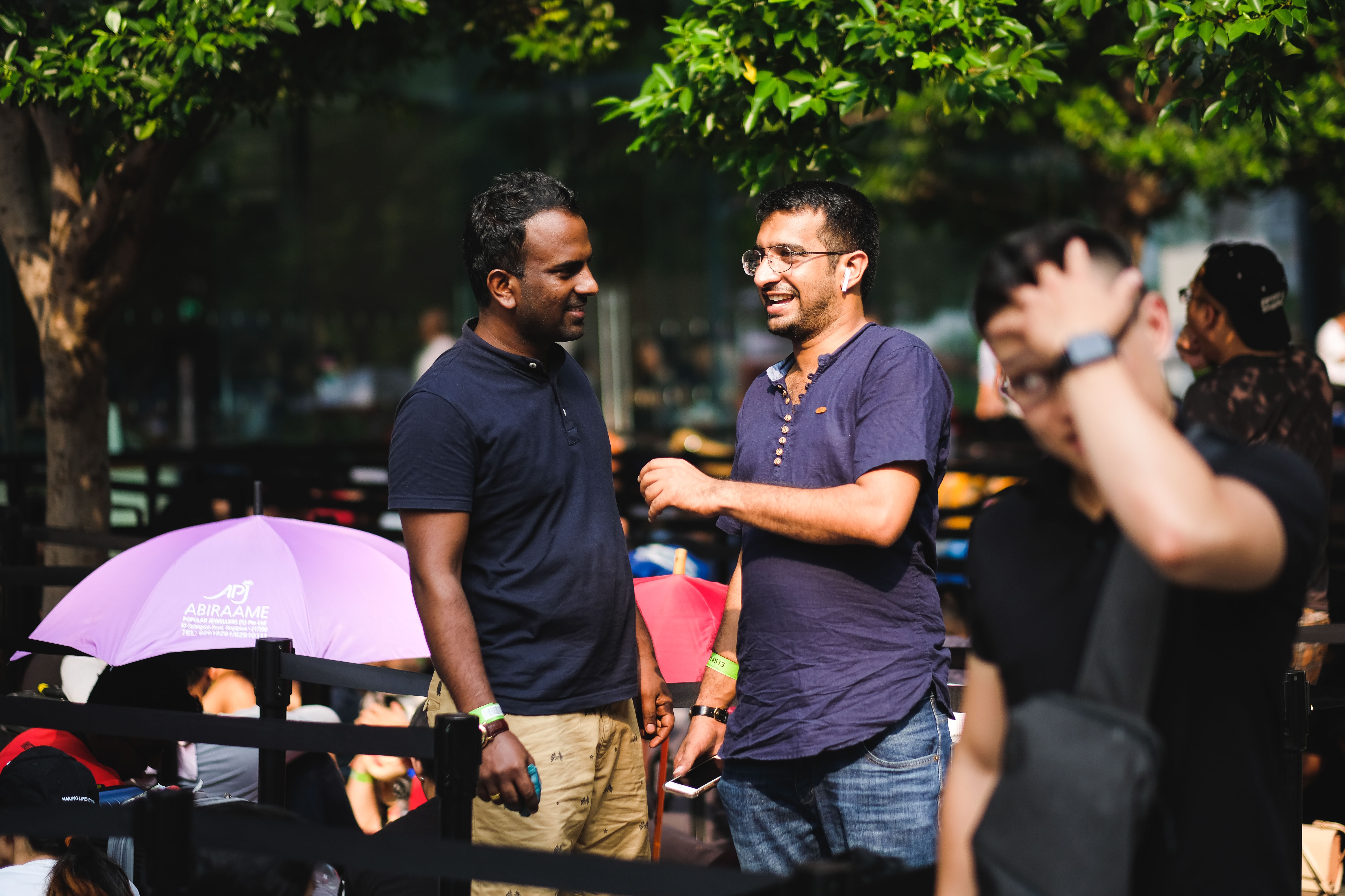 xep hang mua iphone anh 11