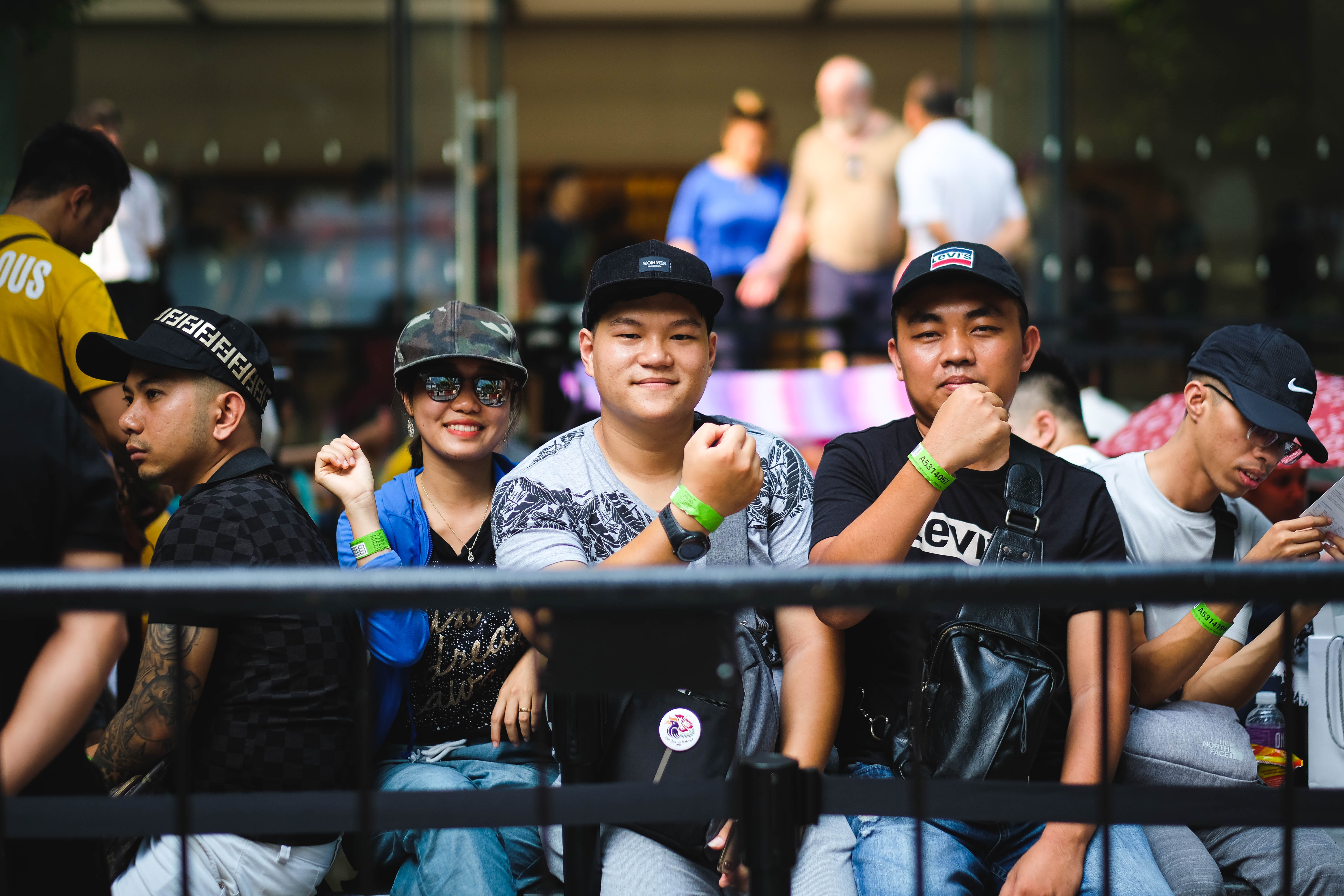 xep hang mua iphone anh 7