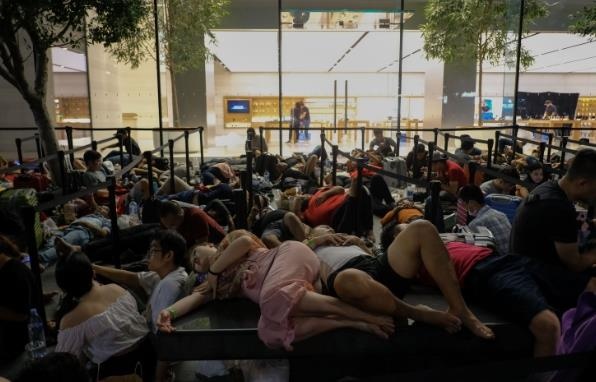 Nguoi Viet nam la liet trong dem de cho mua iPhone 11 hinh anh