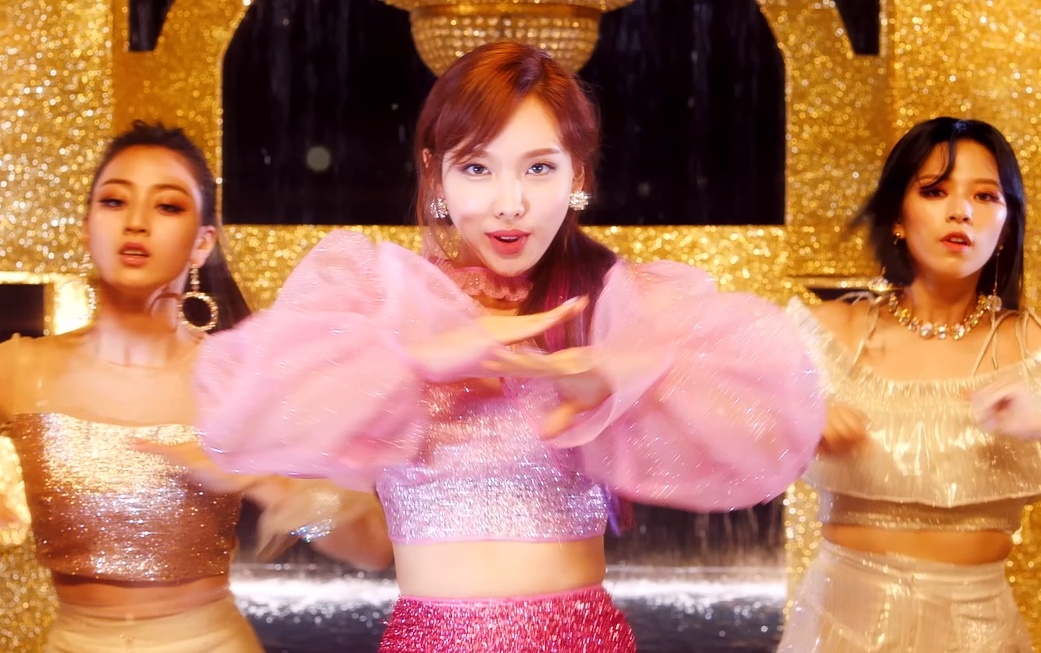 MV Feel Special ảnh 1 MV Feel Special anh 1