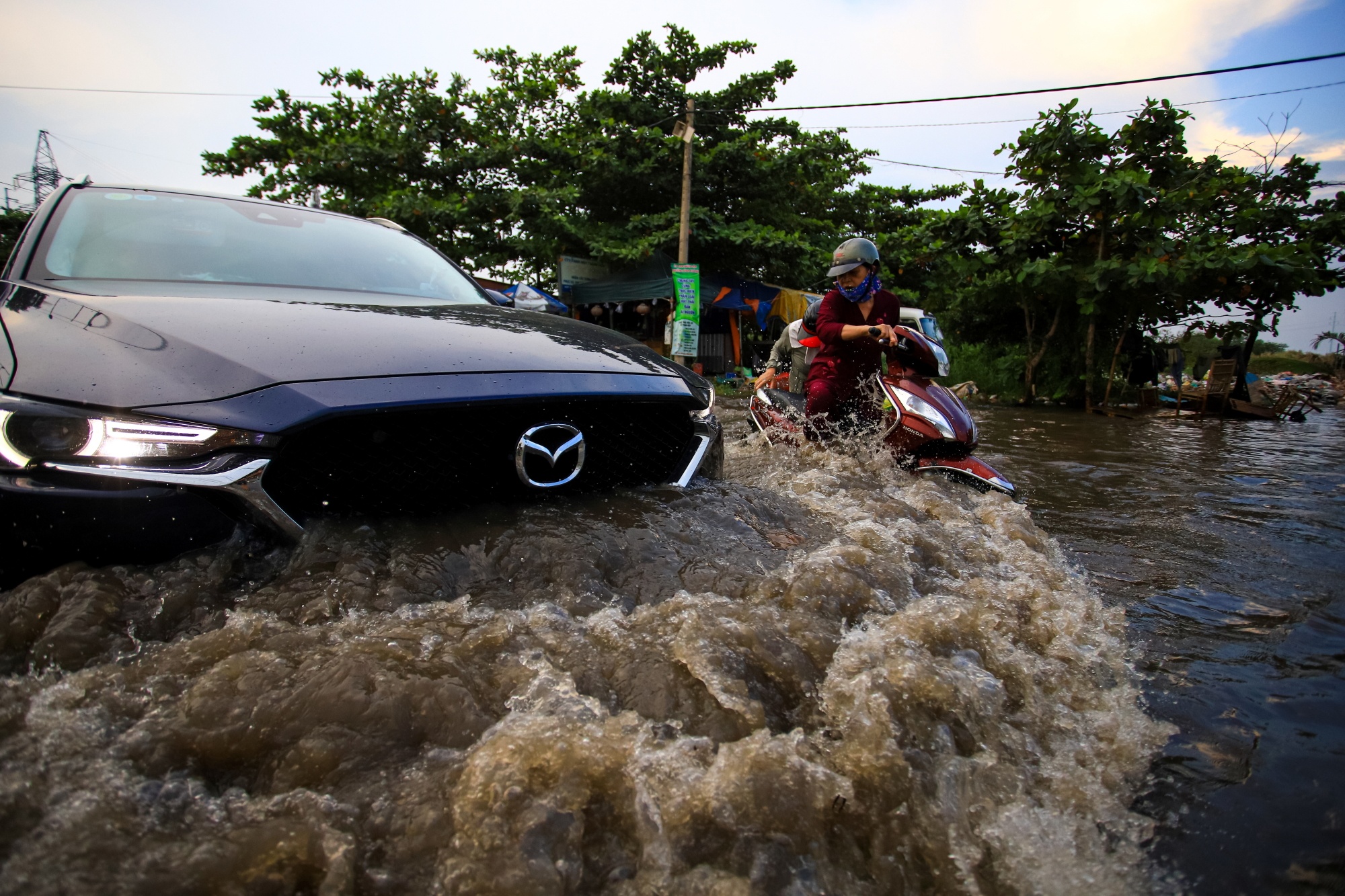 trieu cuong gay ngap duong Tran Nao quan 2 anh 4