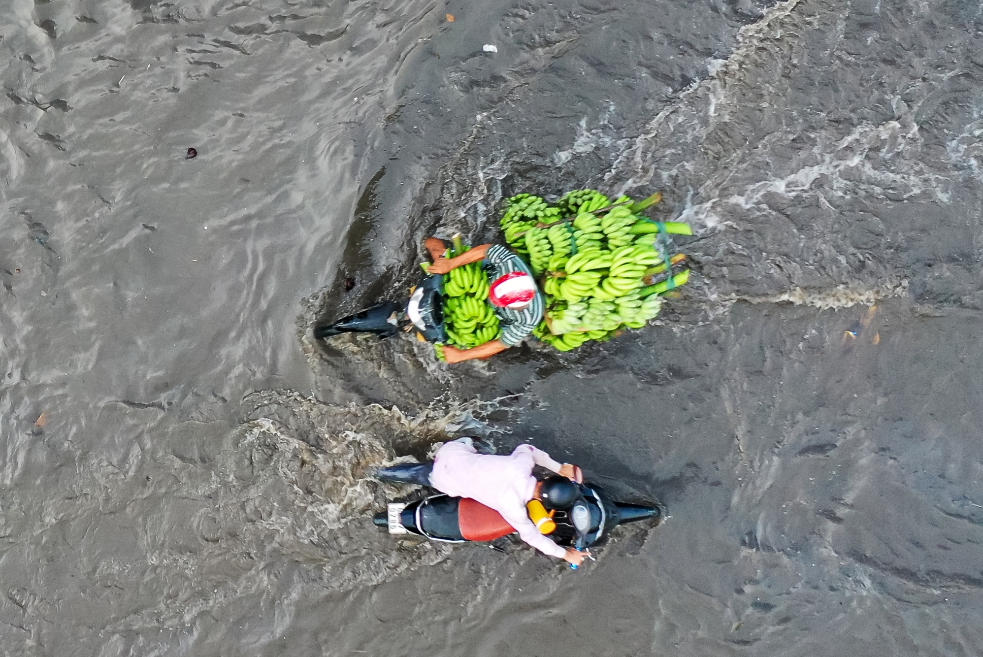 trieu cuong gay ngap duong Tran Nao quan 2 anh 8