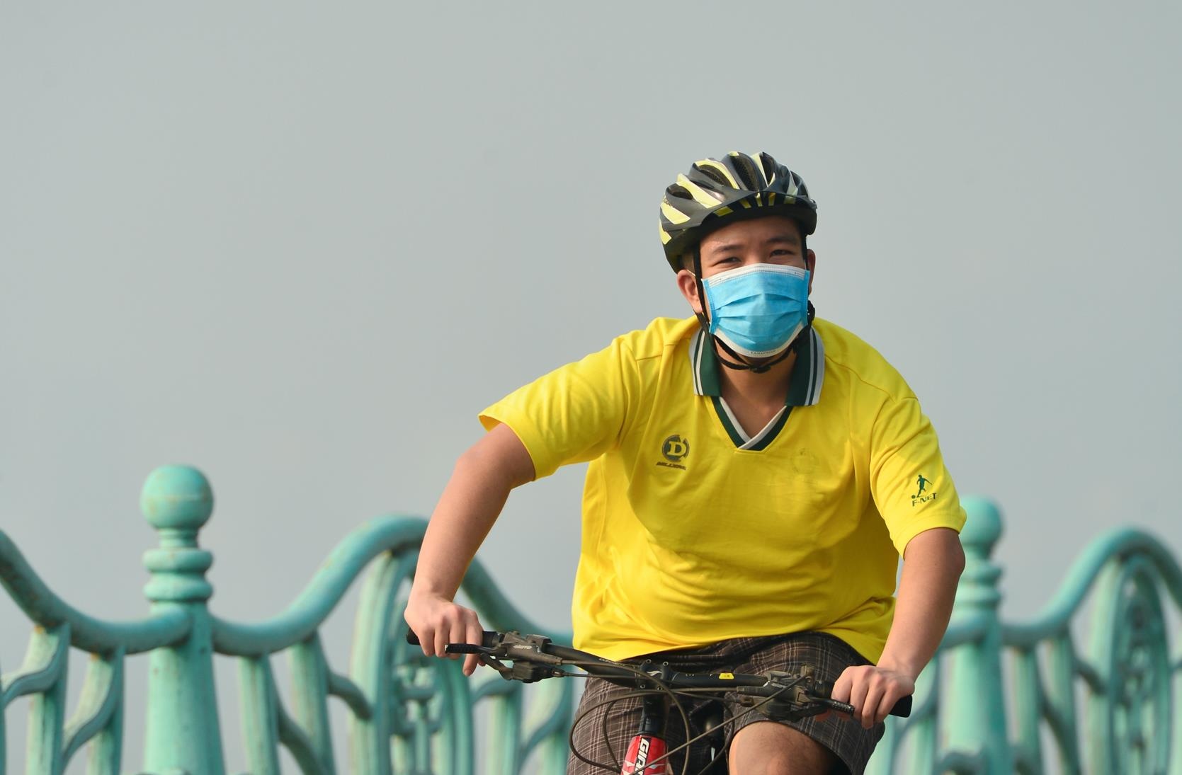 Mot ngay hit bui min tai HN, TP.HCM bang hut bao nhieu dieu thuoc la? hinh anh