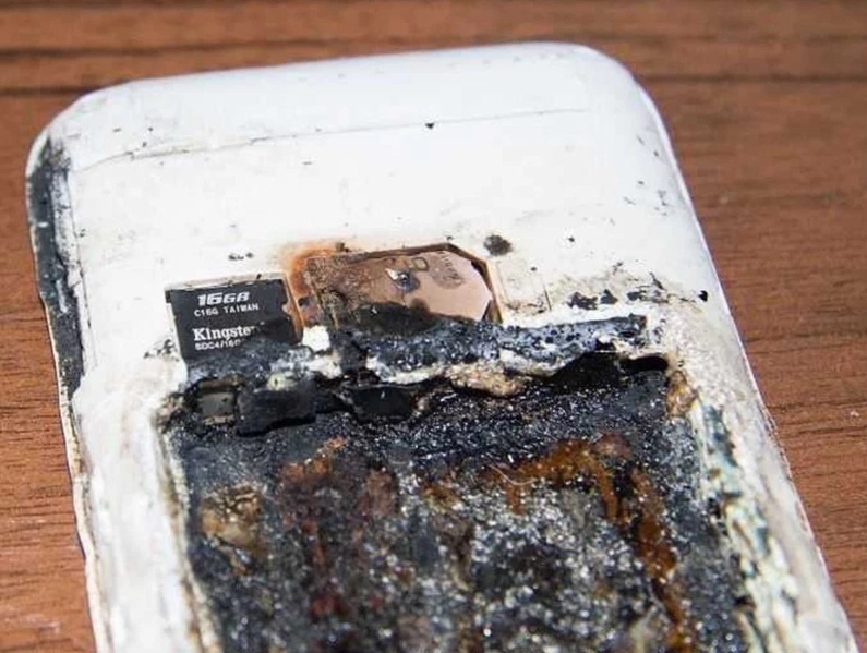 Nhung lan dien thoai no khi dang sac khien nguoi dung tu vong hinh anh