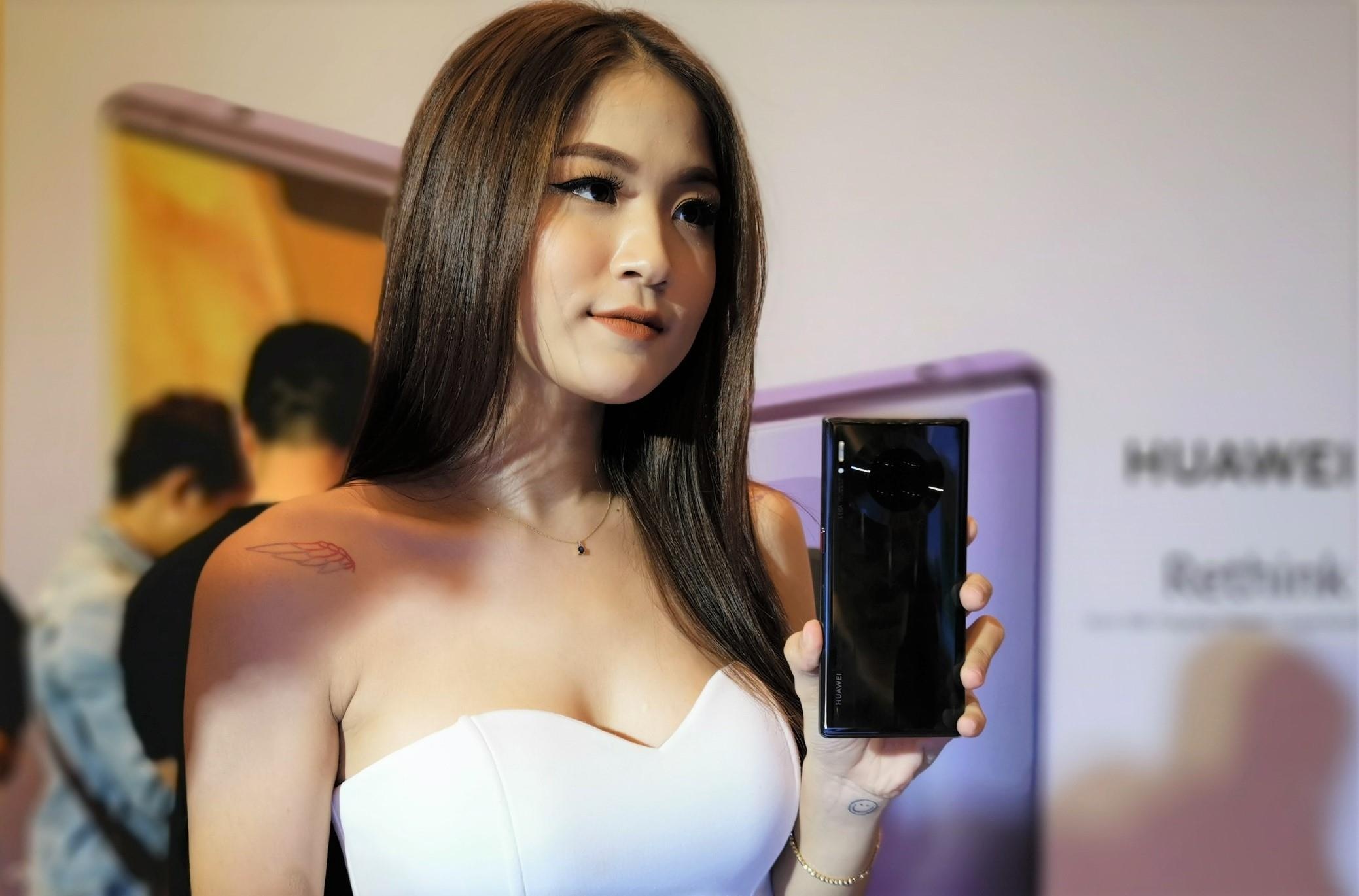 Huawei ban Mate 30 Pro tai Viet Nam theo cach ky la hinh anh