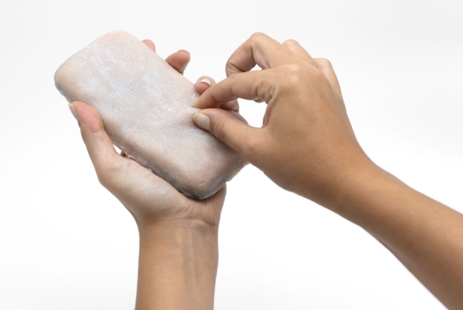 Smartphone co vo giong da nguoi, biet rung minh hinh anh