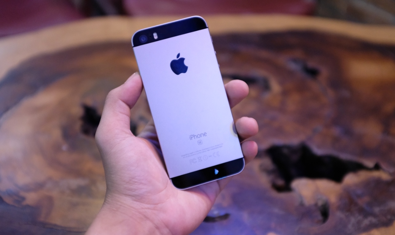 danh gia iPhone SE anh 1