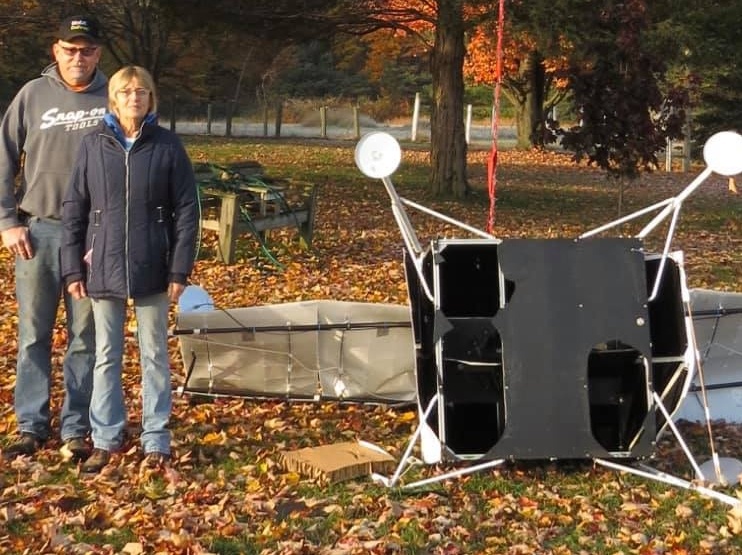 Ve tinh selfie cua Samsung roi o san sau cua mot gia dinh My hinh anh