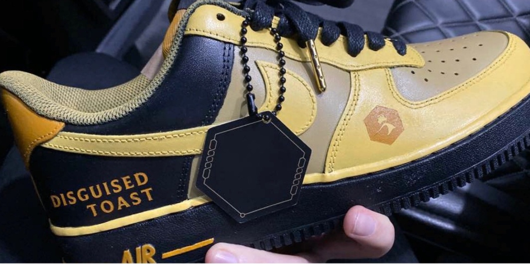 Các kỳ thủ TFT được gửi tặng giày ảnh 5 Cac ky thu TFT duoc gui tang giay anh 5