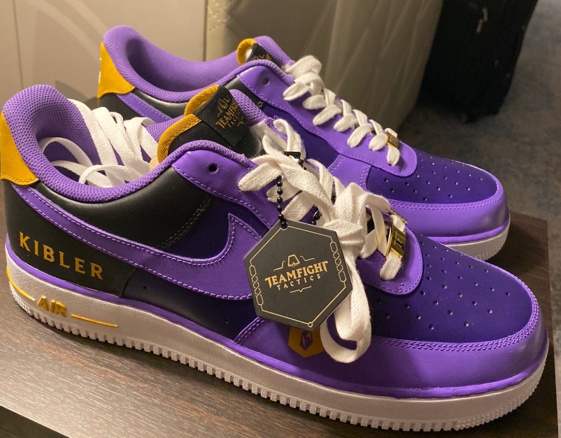 Các kỳ thủ TFT được gửi tặng giày ảnh 3 Cac ky thu TFT duoc gui tang giay anh 3