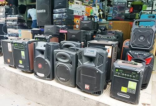 Mua thiet bi ngan hang xom hat karaoke la trai phap luat hinh anh