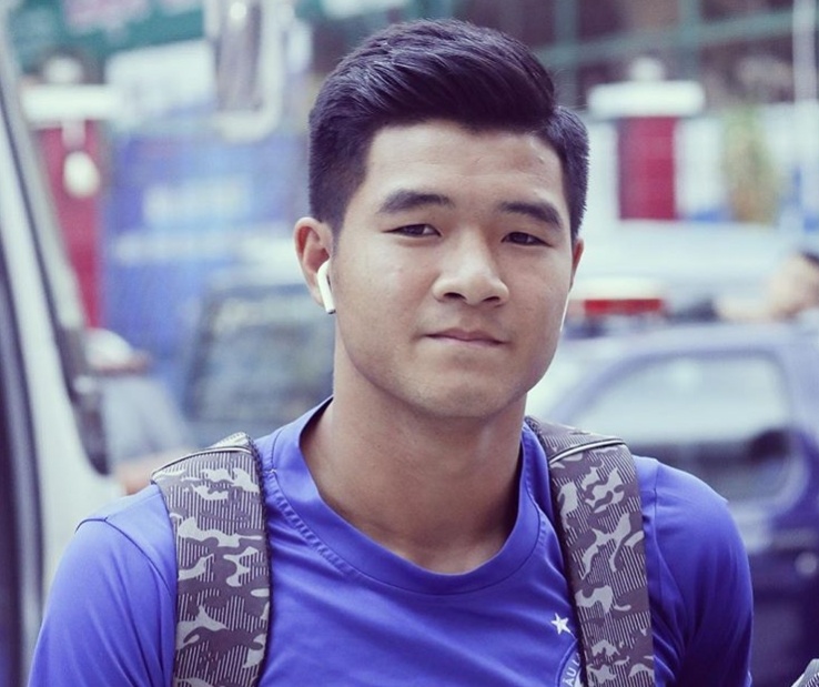 cầu thủ mang airpods ảnh 9 cau thu mang airpods anh 9