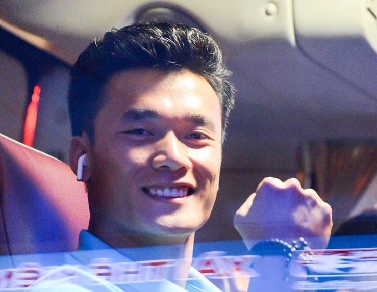 Ngoi sao bong da Viet Nam va nuoc ngoai deu chuong AirPods hinh anh