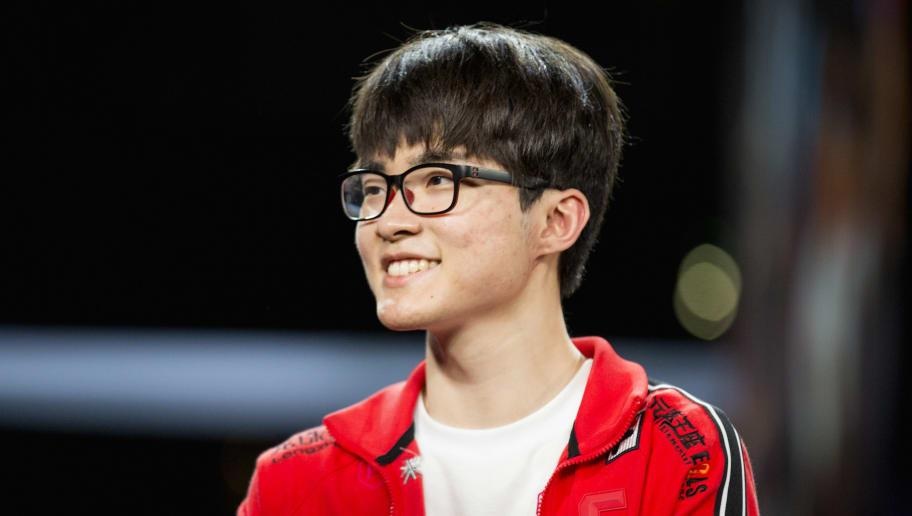 'Quy vuong' Faker gia han hop dong voi SKT hinh anh
