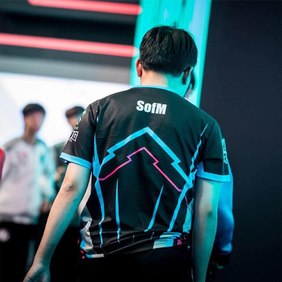 Sieu sao di rung nguoi Viet SofM chinh thuc roi LNG hinh anh