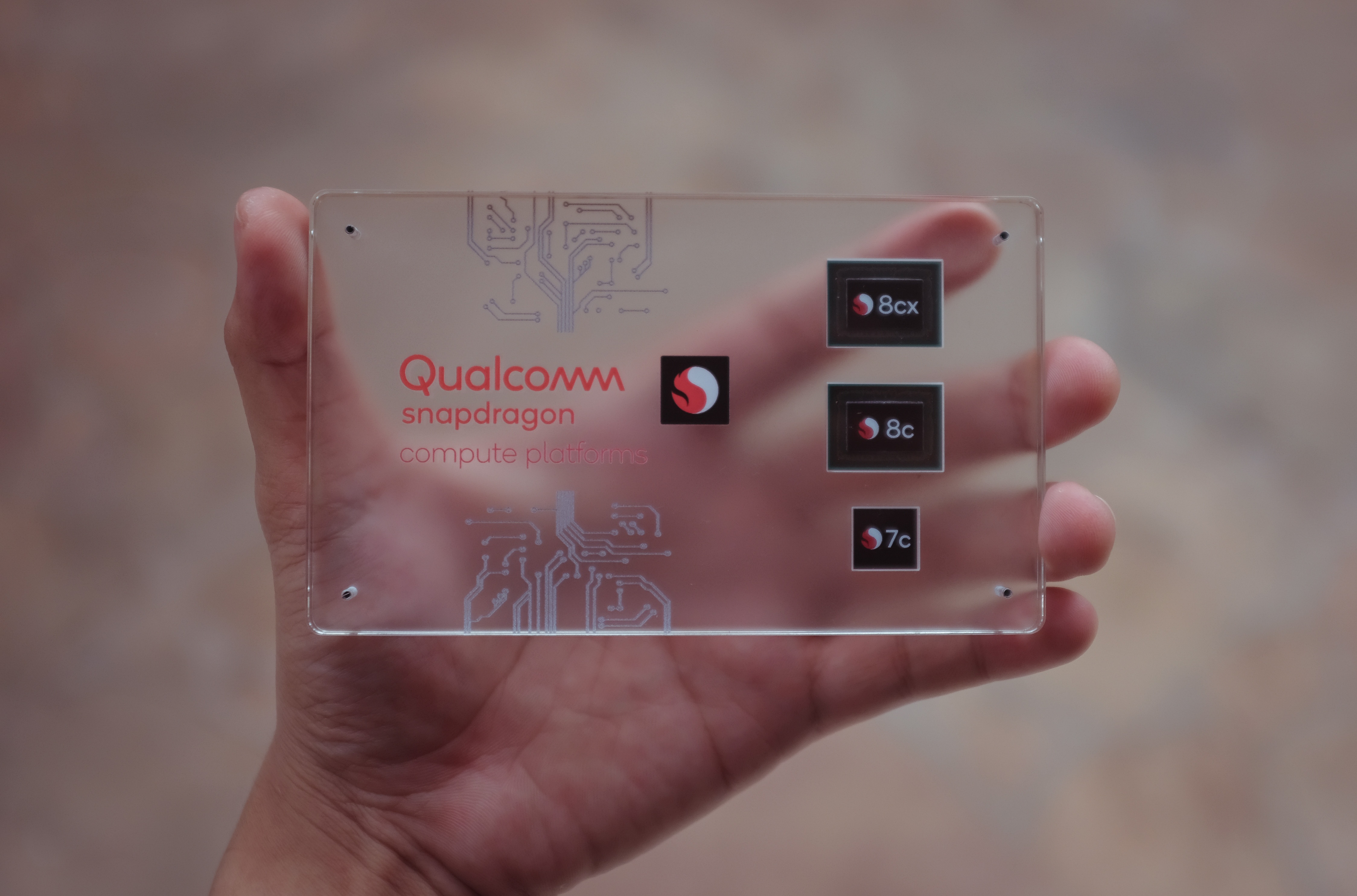 Qualcomm ra mat chip moi, laptop tuong lai se sieu mong? hinh anh