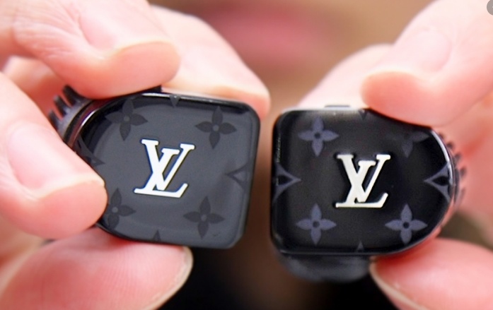 Tai nghe tu Louis Vuitton gia ngang iPhone 11 Pro Max hinh anh