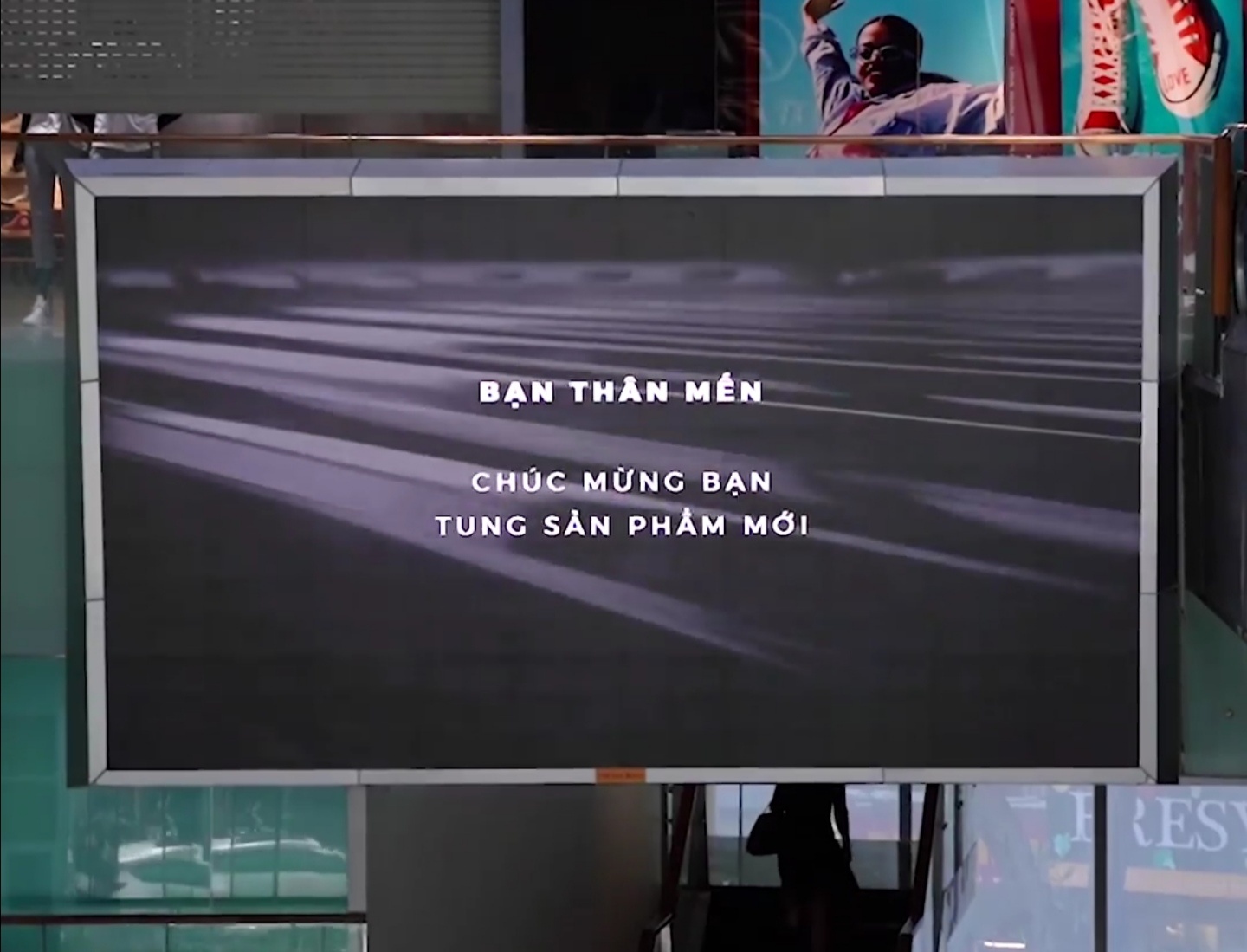 Oppo gui hoa mung Samsung o Viet Nam nhan ngay ra mat Galaxy S20 hinh anh