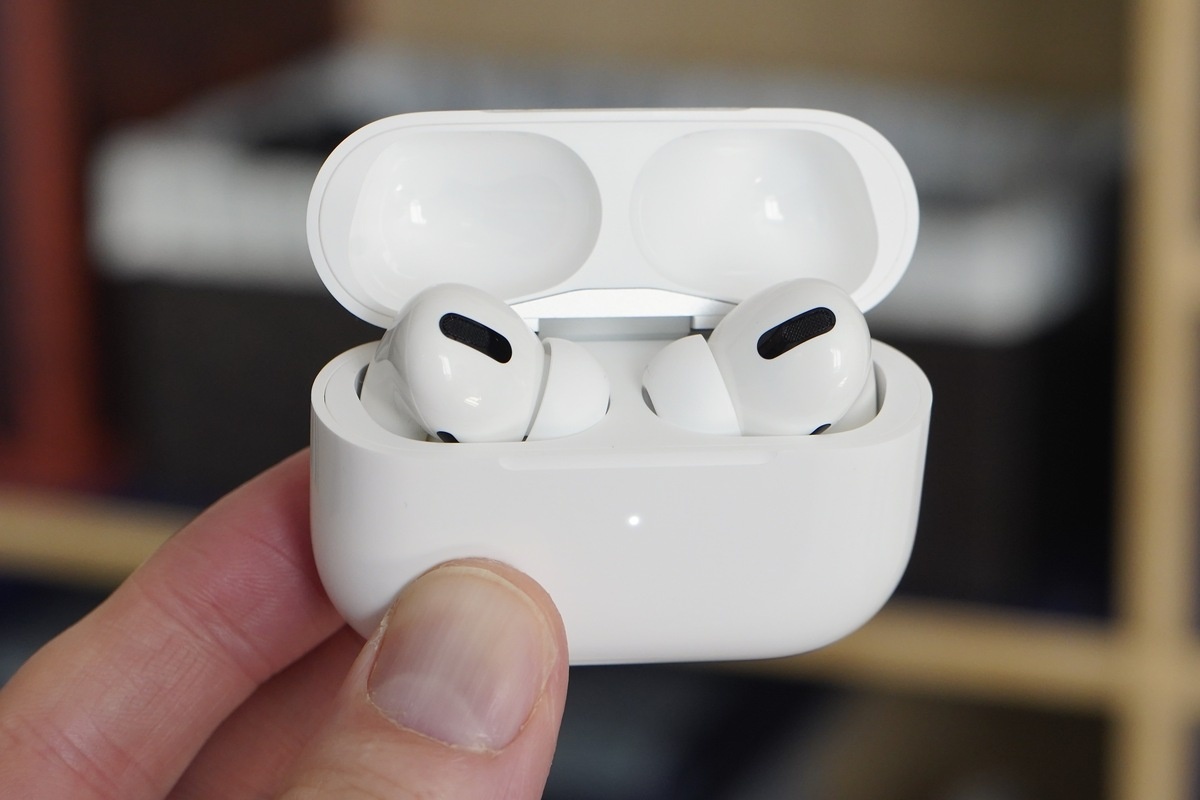 Phien ban AirPods Pro gia re dang duoc san xuat hinh anh