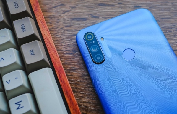 Chi tiet Realme C3, smartphone 3 camera sau gia 3 trieu dong hinh anh