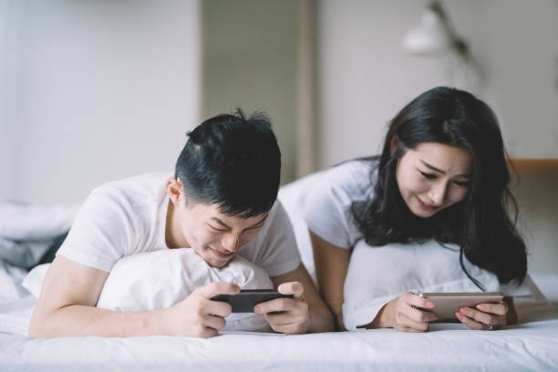 Nhung tua game mobile cho cap doi ngay cuoi tuan khong ra duong hinh anh