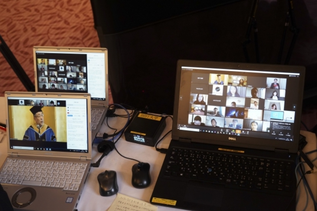 robot nhan bang tot nghiep anh 6