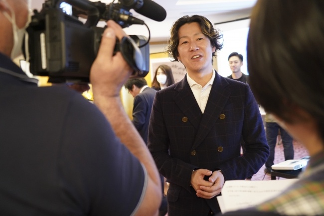 robot nhan bang tot nghiep anh 7