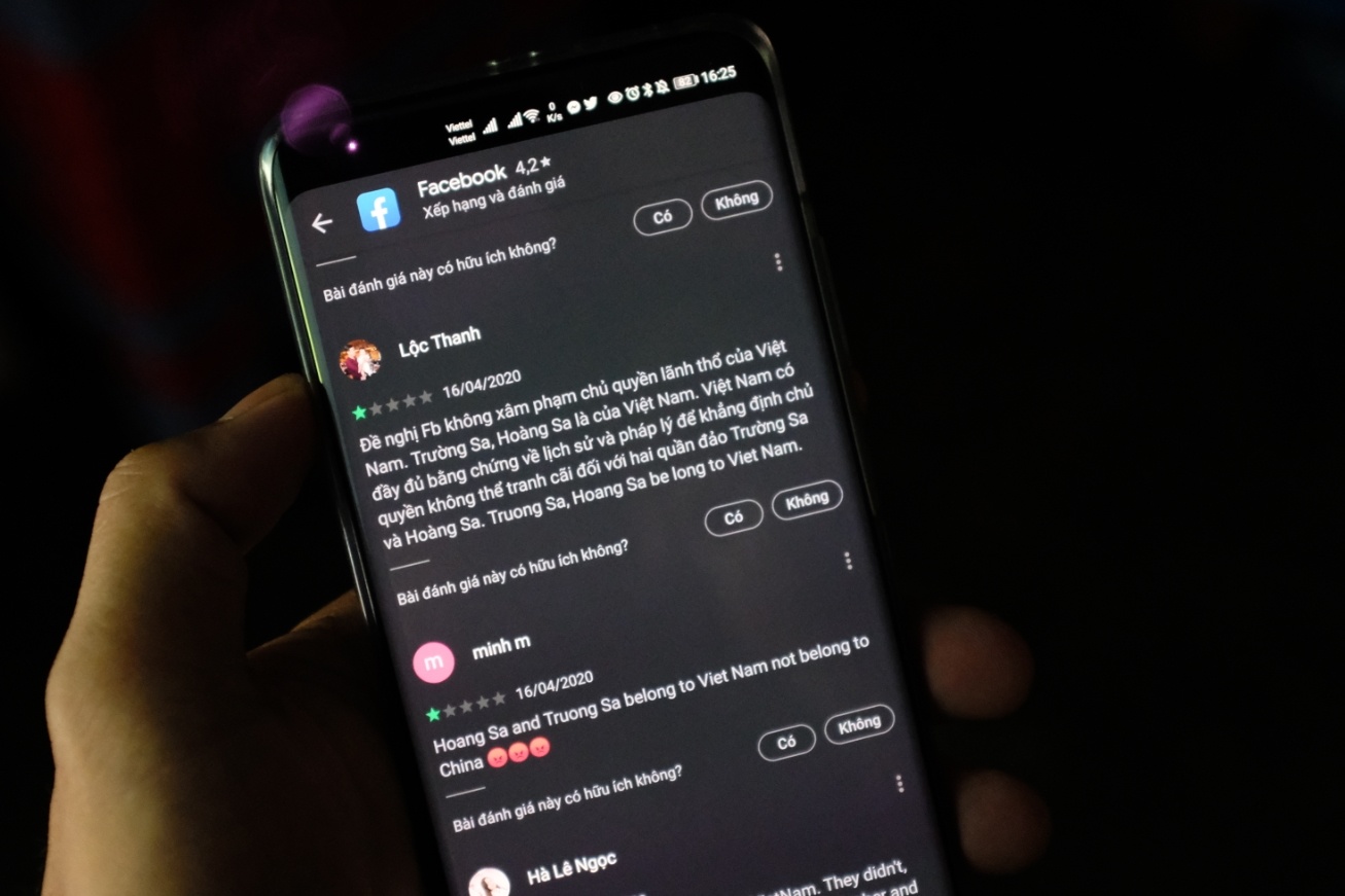 Nguoi dung Internet VN phan ung khi Facebook xoa Truong Sa, Hoang Sa hinh anh