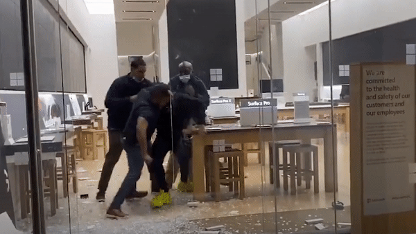 Canh sat My khong che nhom cuop pha Apple Store hinh anh