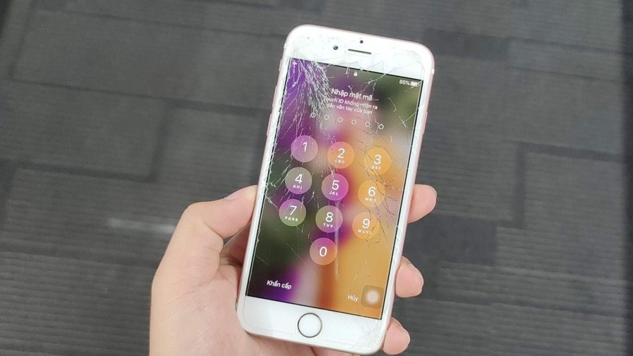 Vi sao iPhone an trom o My khong bi 'ra xac' de ban linh kien nhu VN? hinh anh