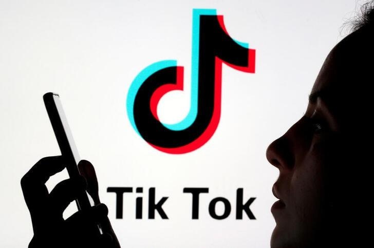 TikTok co nguy co bien mat tren Google Play va App Store? hinh anh