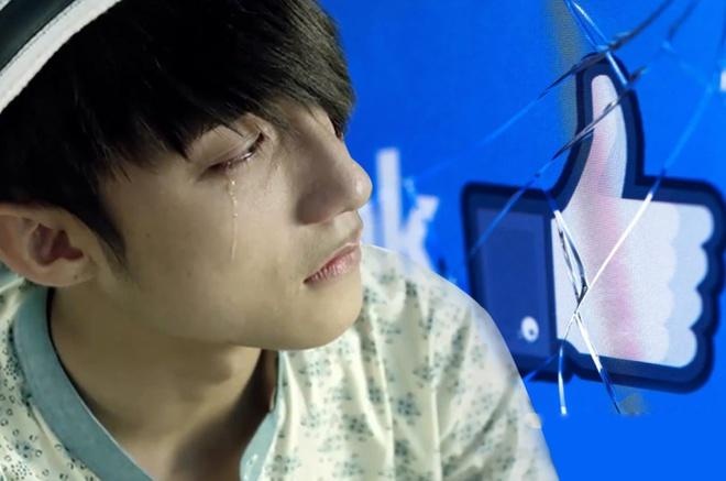 Facebook tick xanh Sky Son Tung livestream ban ao dam hinh anh