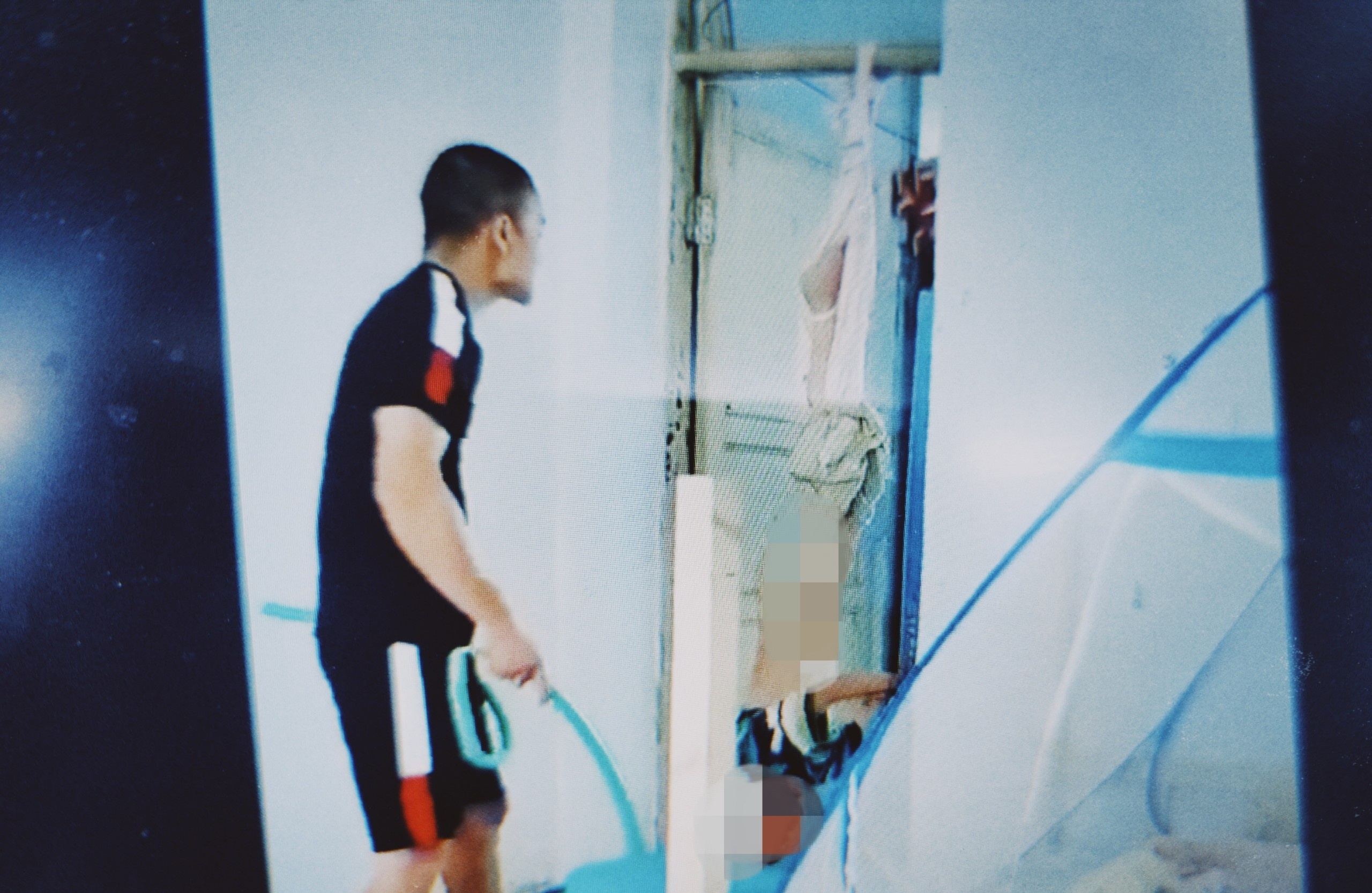 Clip hanh ha tre em 5,4 trieu view ton tai nhieu gio tren Facebook VN hinh anh