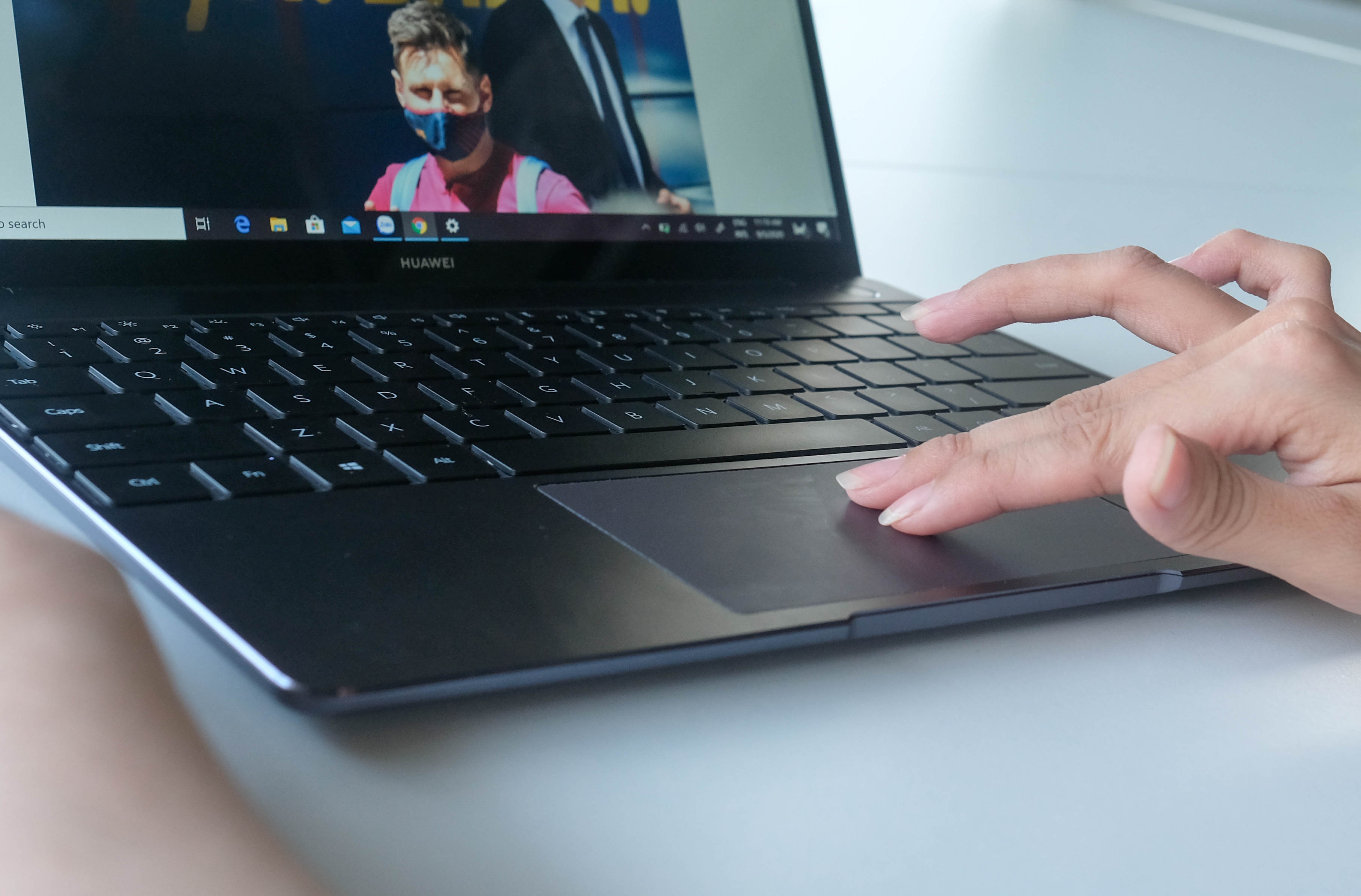 danh gia matebook 13 anh 9