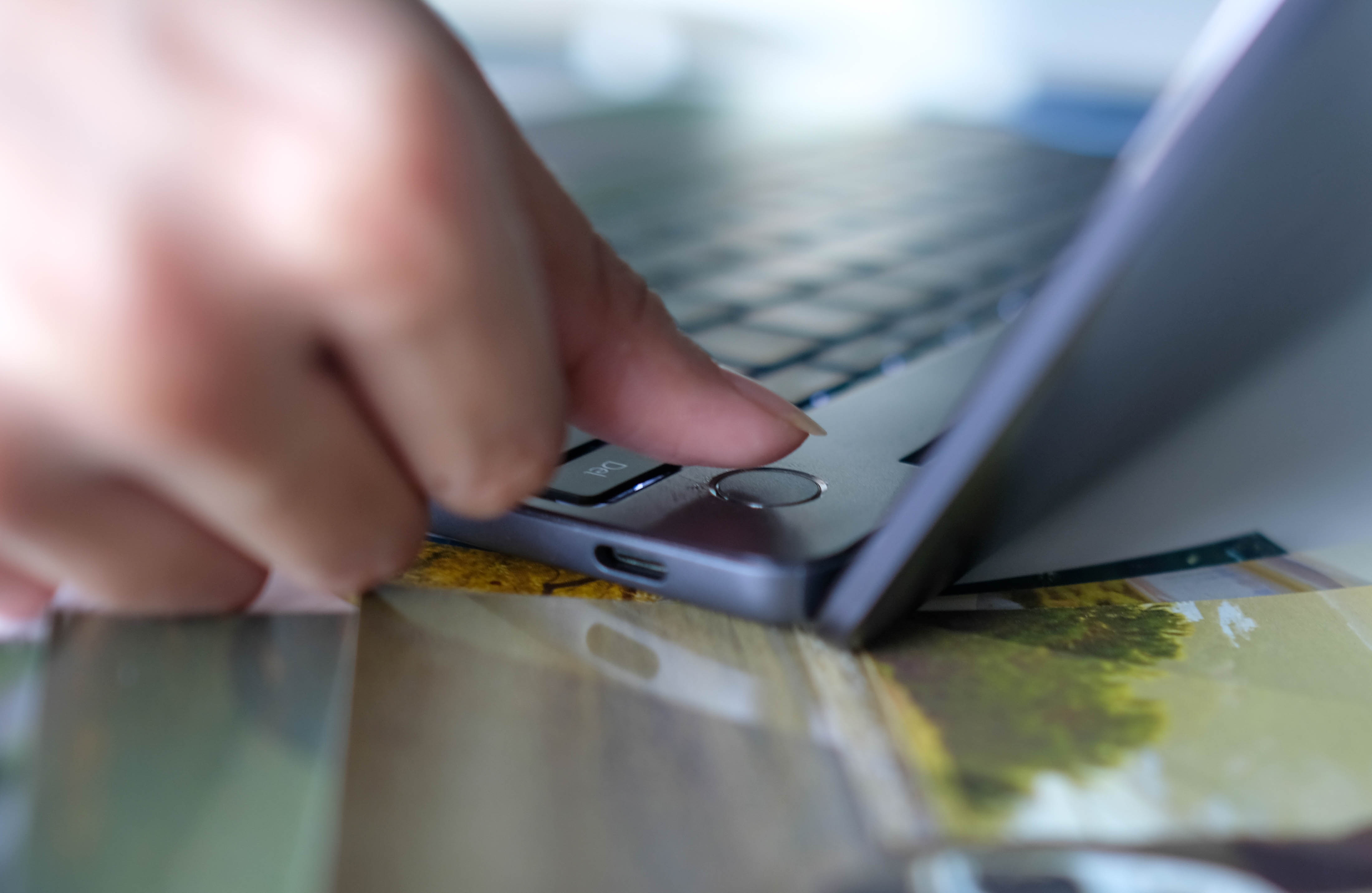 danh gia matebook 13 anh 10