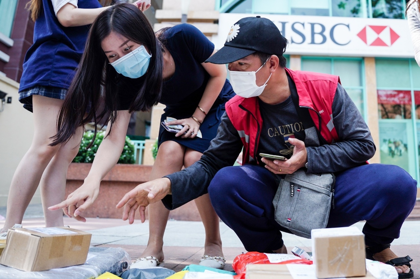 Lo hong khien nguoi mua iPhone nhan gach da hinh anh