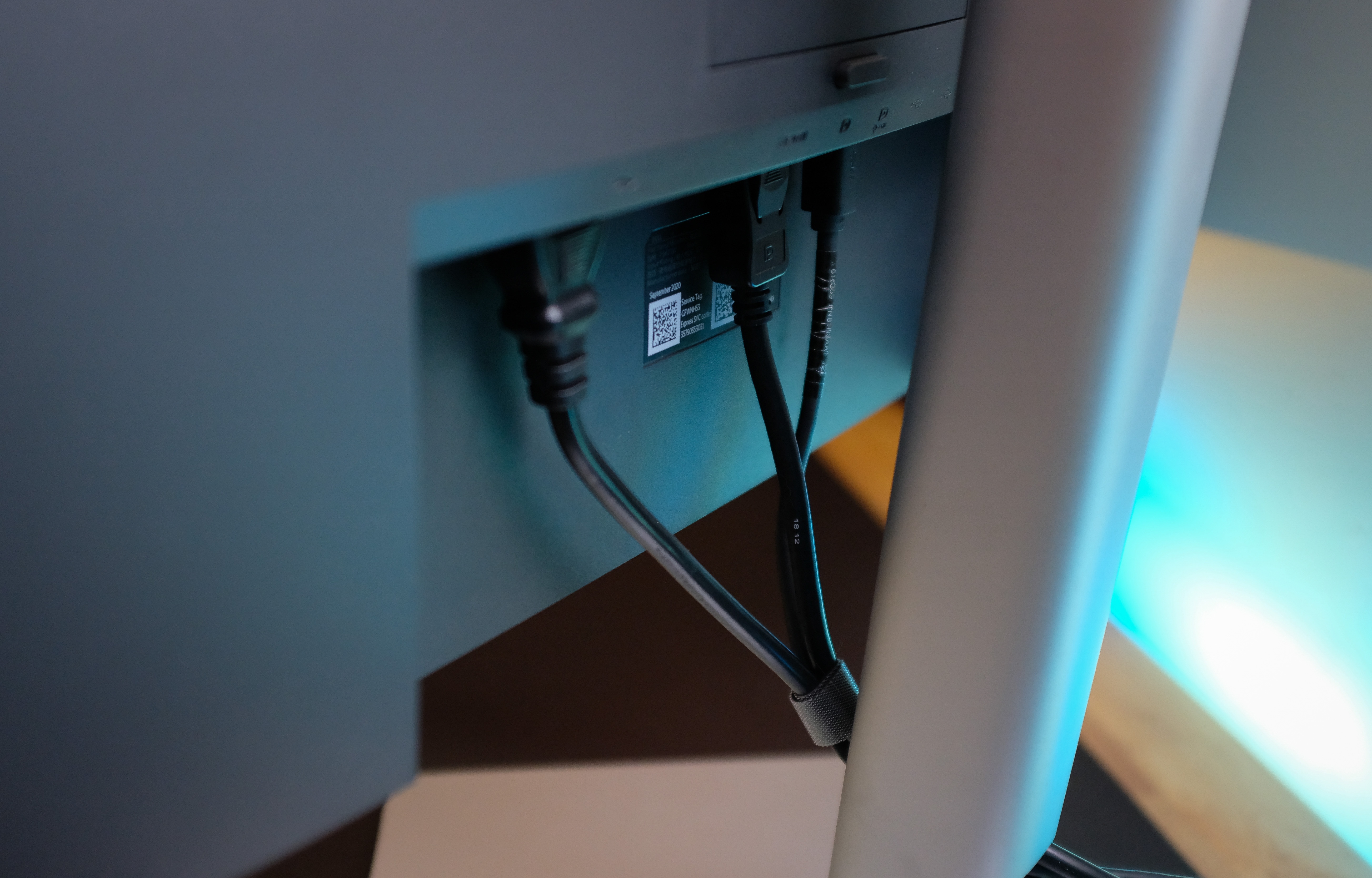 man hinh 21:9 dell anh 17