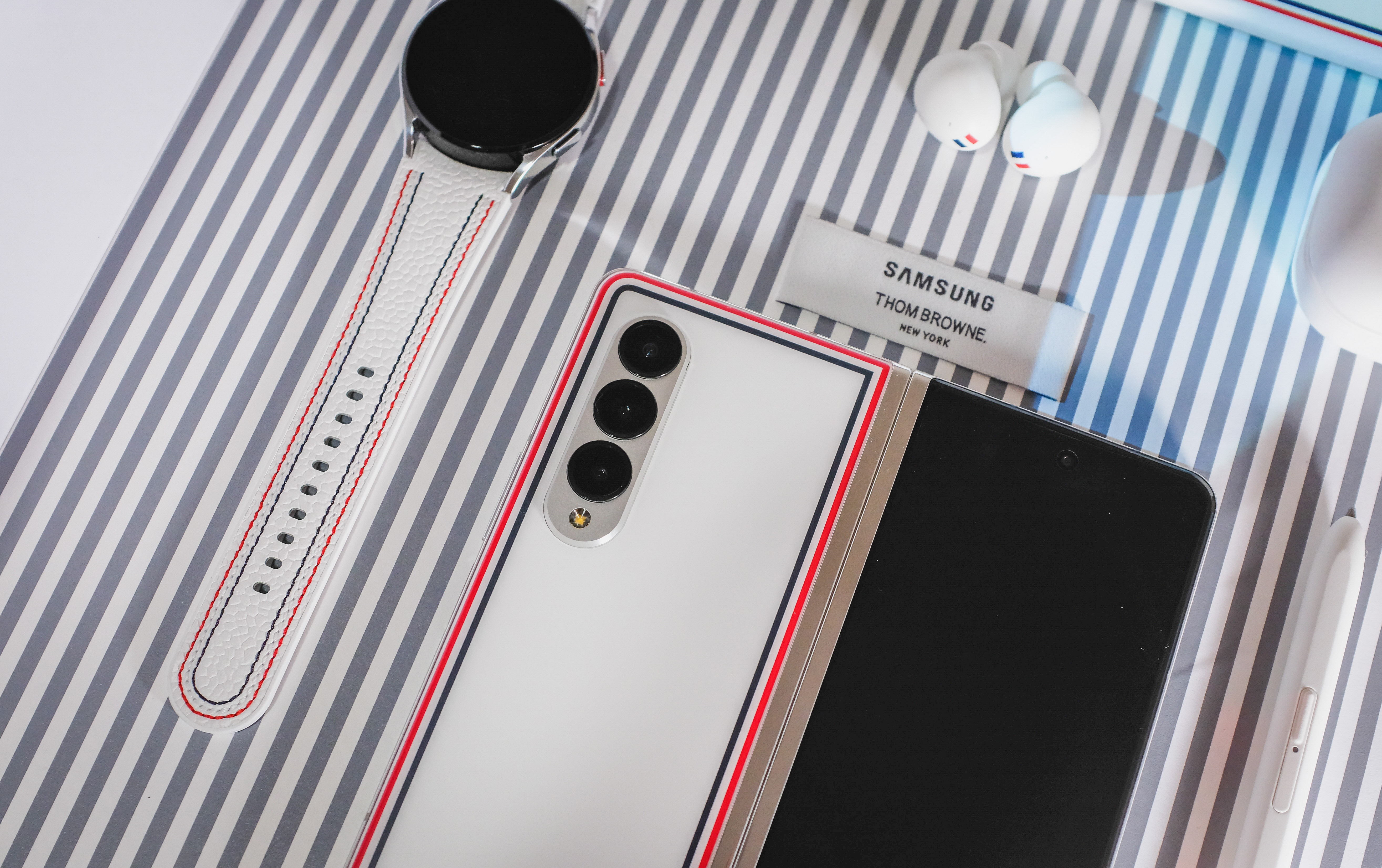 samsung galaxy fold3 thom browne anh 19