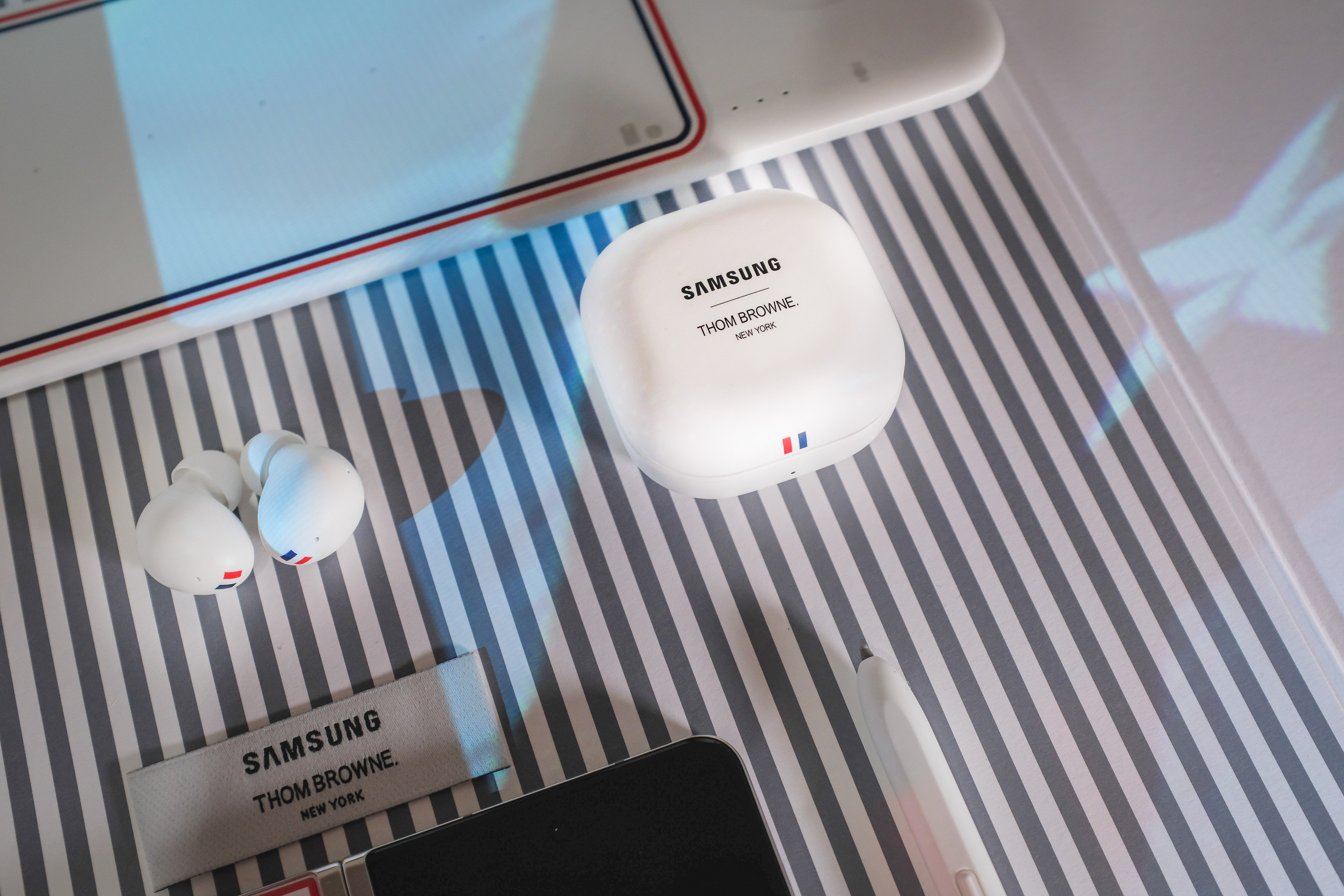 samsung galaxy fold3 thom browne anh 16