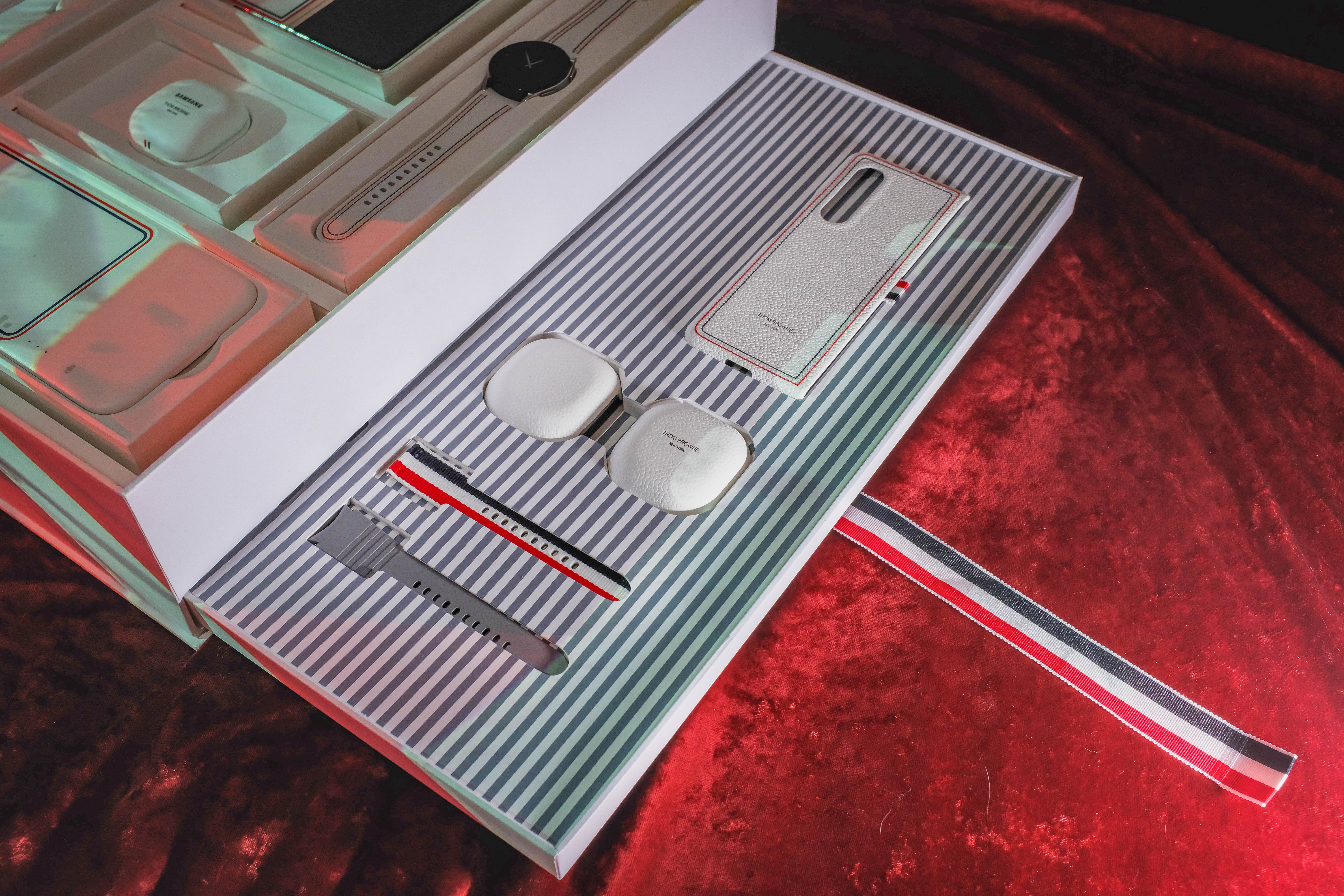 samsung galaxy fold3 thom browne anh 5