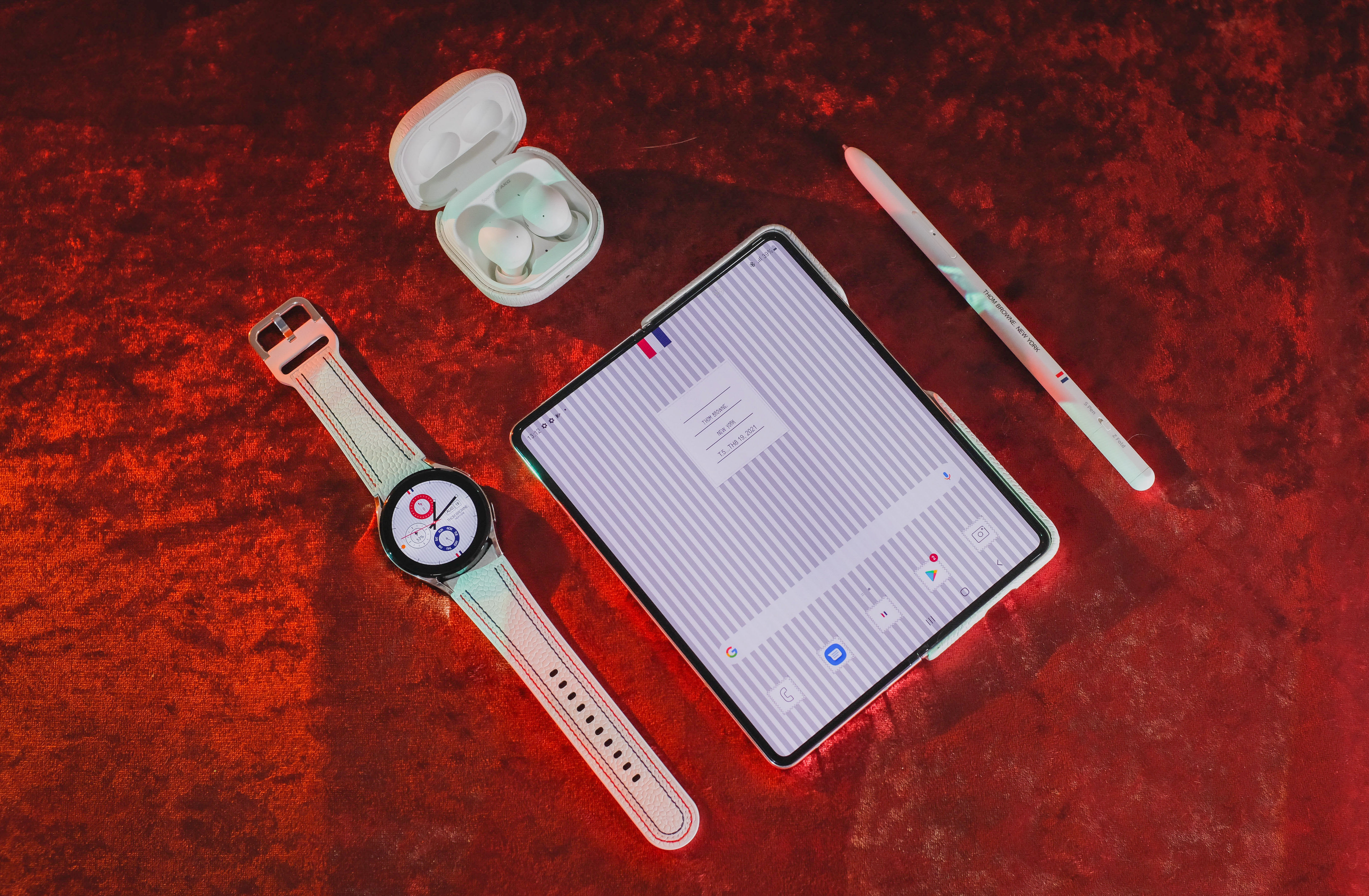 samsung galaxy fold3 thom browne anh 11