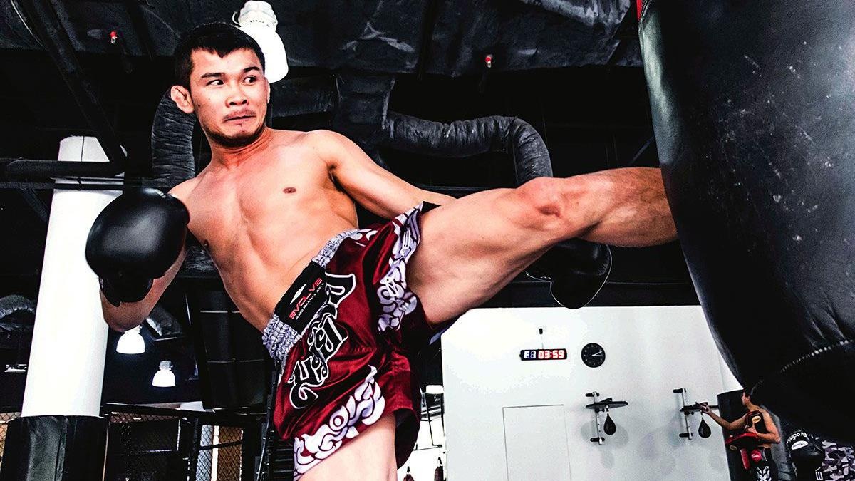 Huyen thoai Muay Thai noi gi ve tran dau tai Viet Nam? hinh anh