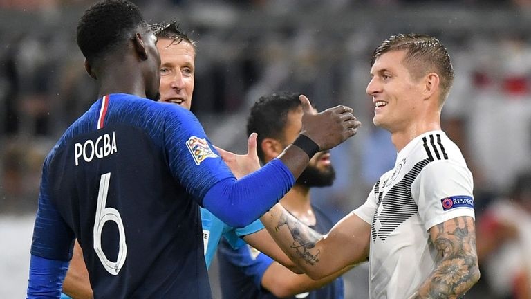 MU duoc gi va mat gi neu doi Pogba lay Toni Kroos? anh 1