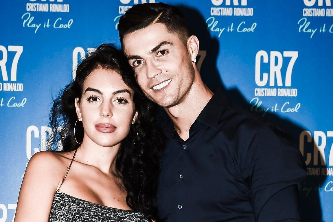 Ronaldo yeu ban gai tu cai nhin dau tien hinh anh