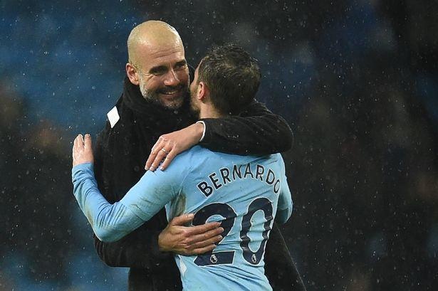 Pep Guardiola len tieng bao ve hoc tro vu phan biet chung toc hinh anh