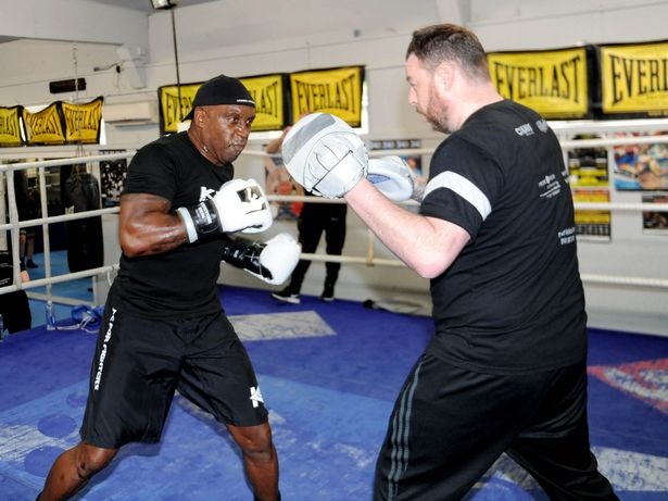 Cuu vo dich quyen anh Nigel Benn tro lai thi dau o tuoi 55 hinh anh