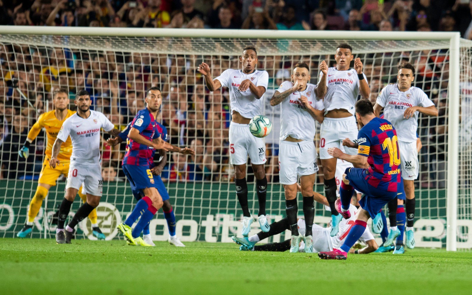 Messi đá phạt ảnh 1 Messi da phat anh 1