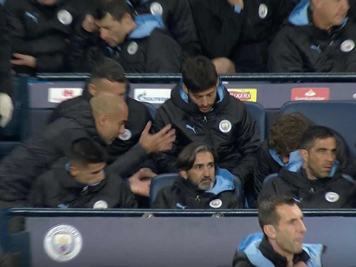 Pep Guardiola tuc gian voi John Stones anh 1