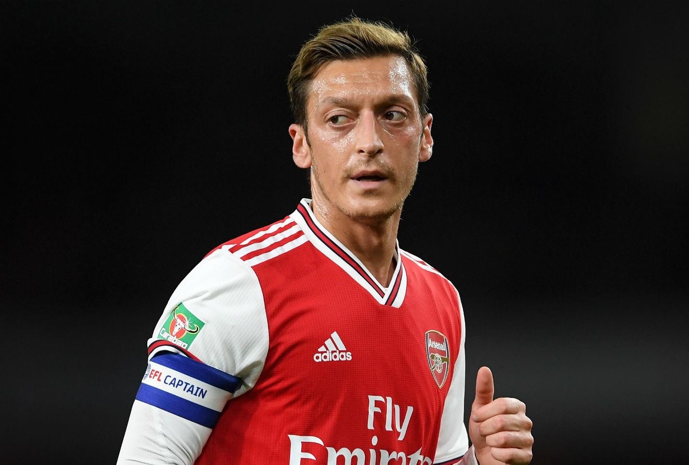 Paul Scholes khuyen Man United chieu mo Oezil hinh anh